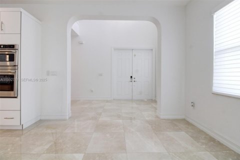 Снять в аренду виллу или дом в Пемброк-Пайнс, Флорида 4 спальни, 222.69м2, № 1991656 - фото 11