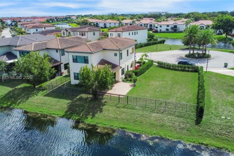 Снять в аренду виллу или дом в Пемброк-Пайнс, Флорида 4 спальни, 222.69м2, № 1991656 - фото 6