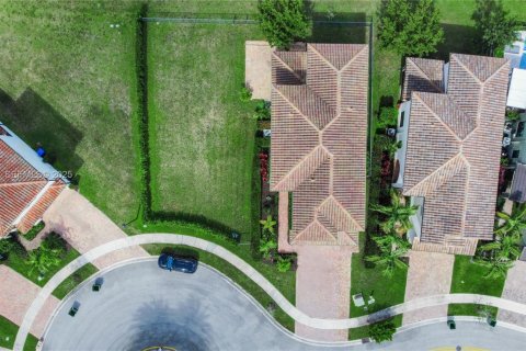 Снять в аренду виллу или дом в Пемброк-Пайнс, Флорида 4 спальни, 222.69м2, № 1991656 - фото 5