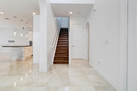 Снять в аренду виллу или дом в Пемброк-Пайнс, Флорида 4 спальни, 222.69м2, № 1991656 - фото 18