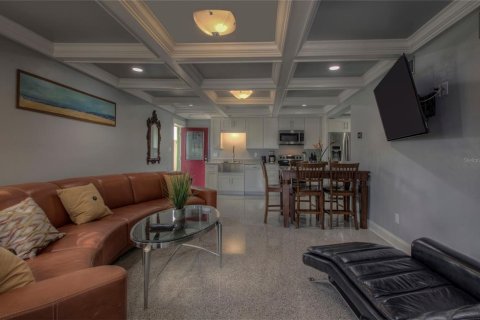 Casa en venta en New Smyrna Beach, Florida, 4 dormitorios, 151.06 m2 № 2143476 - foto 2
