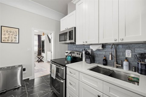 Villa ou maison à vendre à Tampa, Floride: 4 chambres, 160.26 m2 № 2283294 - photo 8