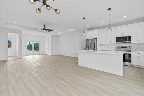 Villa ou maison à vendre à Port Charlotte, Floride: 4 chambres, 197.79 m2 № 1827297 - photo 5