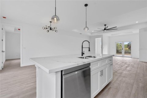 Villa ou maison à vendre à Port Charlotte, Floride: 4 chambres, 197.79 m2 № 1827297 - photo 13