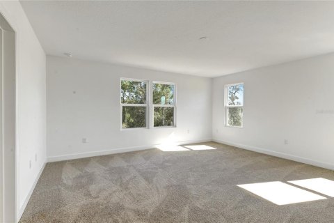 House in Mount Dora, Florida 4 bedrooms, 248.05 sq.m. № 2205579 - photo 12