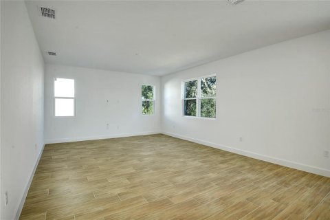 House in Mount Dora, Florida 4 bedrooms, 248.05 sq.m. № 2205579 - photo 8