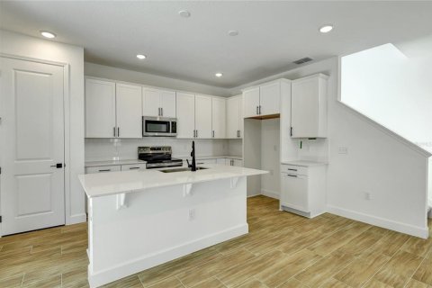 House in Mount Dora, Florida 4 bedrooms, 248.05 sq.m. № 2205579 - photo 4