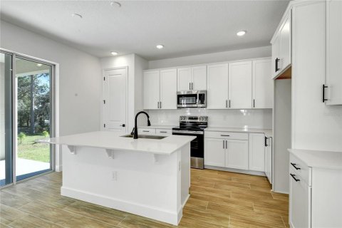 House in Mount Dora, Florida 4 bedrooms, 248.05 sq.m. № 2205579 - photo 5