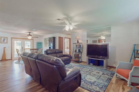 Casa en venta en New Smyrna Beach, Florida, 3 dormitorios, 117.06 m2 № 2387387 - foto 3