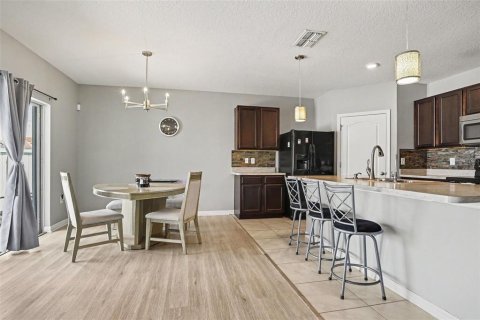 House in Auburndale, Florida 4 bedrooms, 171.96 sq.m. № 2238718 - photo 9