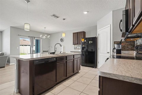 House in Auburndale, Florida 4 bedrooms, 171.96 sq.m. № 2238718 - photo 5