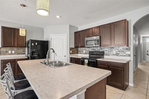 House in Auburndale, Florida 4 bedrooms, 171.96 sq.m. № 2238718 - photo 7