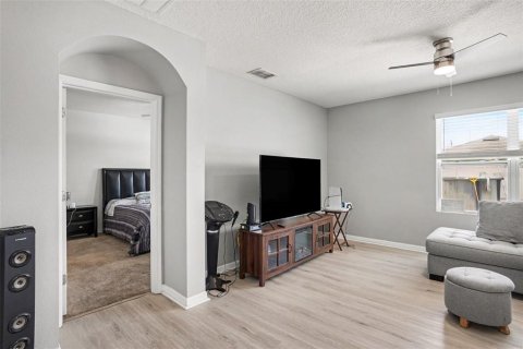 House in Auburndale, Florida 4 bedrooms, 171.96 sq.m. № 2238718 - photo 10