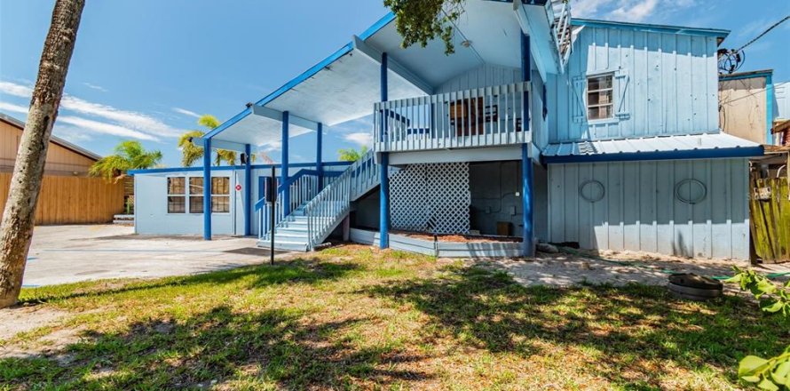 Commercial property in Port Richey, Florida 477.7 sq.m. № 1629803