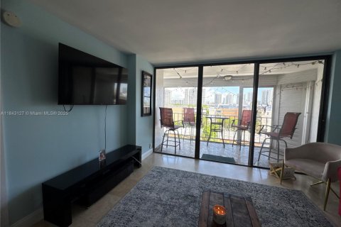 Снять в аренду кондоминиум в Норт-Майами-Бич, Флорида 2 спальни, 103.12м2, № 1836163 - фото 19