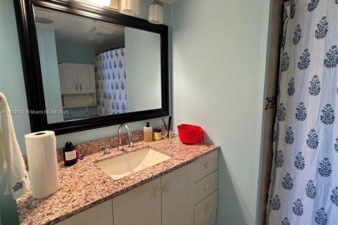 Снять в аренду кондоминиум в Норт-Майами-Бич, Флорида 2 спальни, 103.12м2, № 1836163 - фото 26