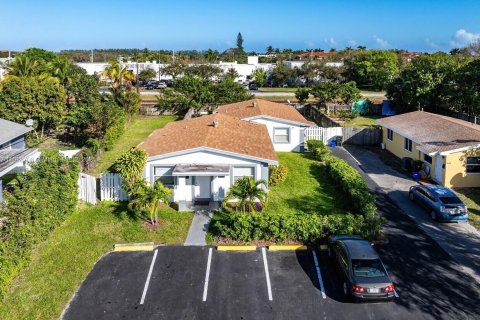 Propiedad comercial en venta en Delray Beach, Florida, 182.46 m2 № 1973985 - foto 1