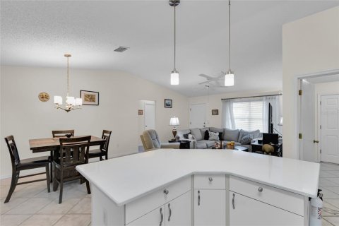 Casa en venta en The Villages, Florida, 3 dormitorios, 129.32 m2 № 1807244 - foto 12