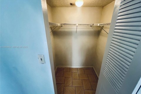 Apartamento en alquiler en North Lauderdale, Florida, 2 dormitorios, 92.9 m2 № 1992122 - foto 7