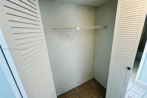 Apartamento en alquiler en North Lauderdale, Florida, 2 dormitorios, 92.9 m2 № 1992122 - foto 5