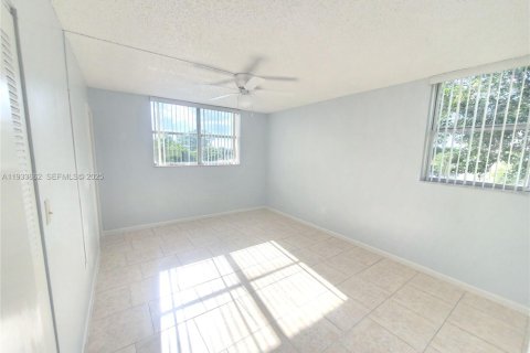 Apartamento en alquiler en North Lauderdale, Florida, 2 dormitorios, 92.9 m2 № 1992122 - foto 13