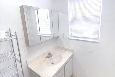 Apartamento en alquiler en North Lauderdale, Florida, 2 dormitorios, 92.9 m2 № 1992122 - foto 8