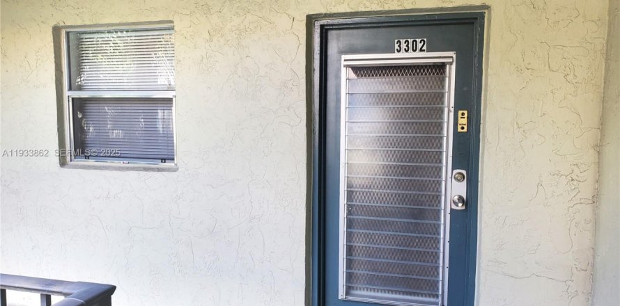 Apartamento en North Lauderdale, Florida 2 dormitorios, 92.9 m2 № 1992122