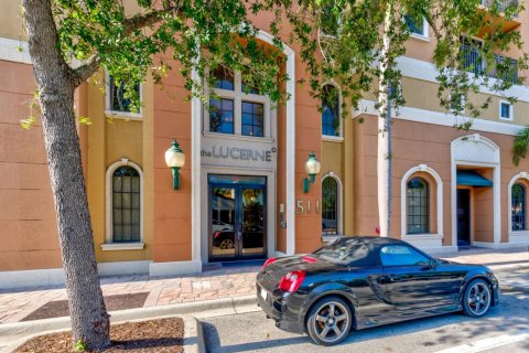 Condo in Lake Worth, Florida, 2 bedrooms  № 1228762 - photo 1