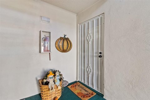 Condo in Saint Petersburg, Florida, 2 bedrooms  № 1437836 - photo 2
