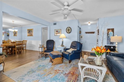 Condo in Saint Petersburg, Florida, 2 bedrooms  № 1437836 - photo 5