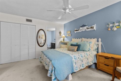 Condo in Saint Petersburg, Florida, 2 bedrooms  № 1437836 - photo 21