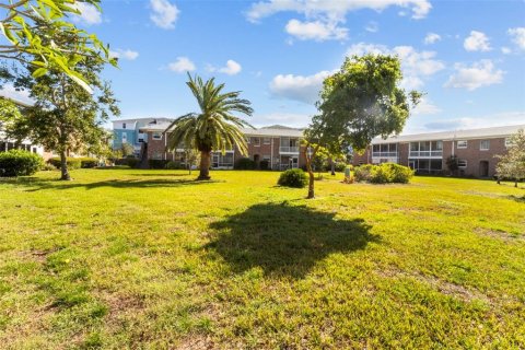 Condo in Saint Petersburg, Florida, 2 bedrooms  № 1437836 - photo 28