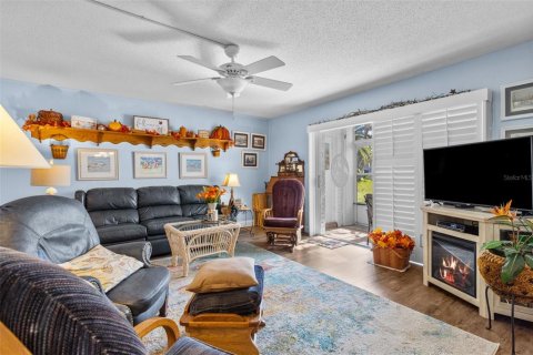 Condo in Saint Petersburg, Florida, 2 bedrooms  № 1437836 - photo 7