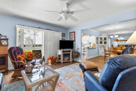 Condo in Saint Petersburg, Florida, 2 bedrooms  № 1437836 - photo 4