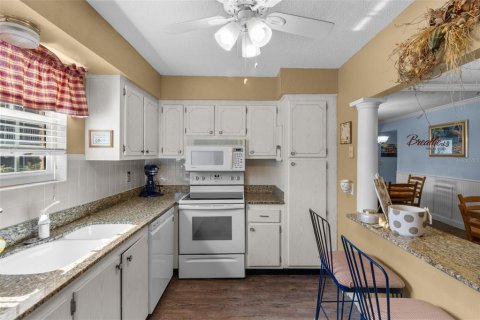 Condo in Saint Petersburg, Florida, 2 bedrooms  № 1437836 - photo 9