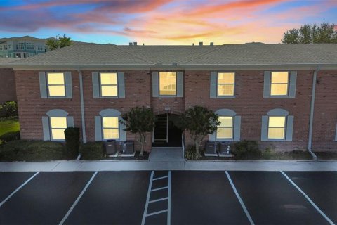 Condo in Saint Petersburg, Florida, 2 bedrooms  № 1437836 - photo 1