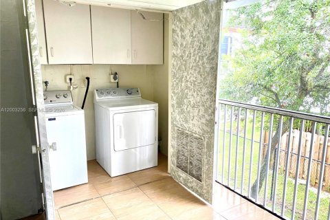 Condominio en alquiler en Miami, Florida, 2 dormitorios, 98.48 m2 № 2066751 - foto 10