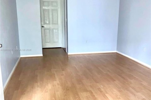 Condominio en alquiler en Miami, Florida, 2 dormitorios, 98.48 m2 № 2066751 - foto 13