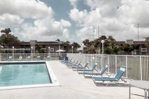 Condominio en alquiler en Miami, Florida, 2 dormitorios, 98.48 m2 № 2066751 - foto 18