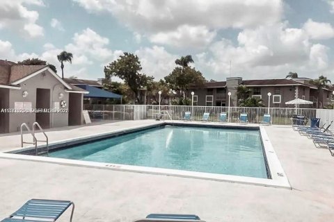 Condominio en alquiler en Miami, Florida, 2 dormitorios, 98.48 m2 № 2066751 - foto 17