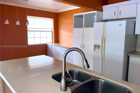 Condominio en alquiler en Miami, Florida, 2 dormitorios, 98.48 m2 № 2066751 - foto 3