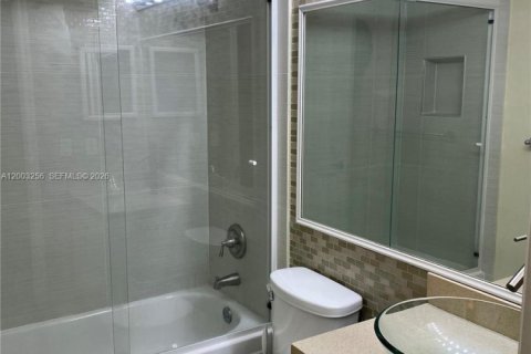 Condominio en alquiler en Miami, Florida, 2 dormitorios, 98.48 m2 № 2066751 - foto 14