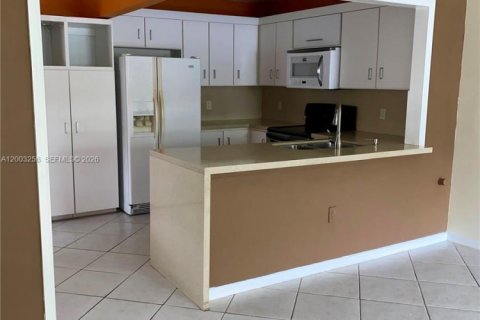 Condominio en alquiler en Miami, Florida, 2 dormitorios, 98.48 m2 № 2066751 - foto 7