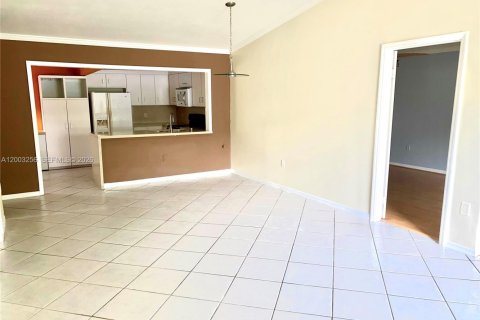 Condominio en alquiler en Miami, Florida, 2 dormitorios, 98.48 m2 № 2066751 - foto 6