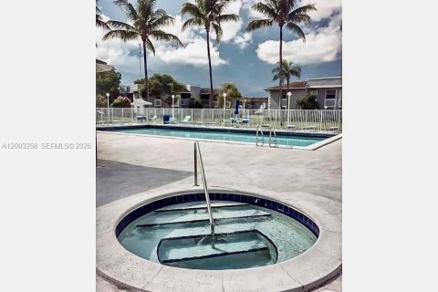 Condominio en alquiler en Miami, Florida, 2 dormitorios, 98.48 m2 № 2066751 - foto 16