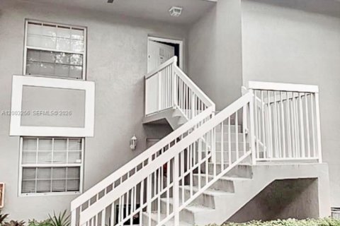 Condominio en alquiler en Miami, Florida, 2 dormitorios, 98.48 m2 № 2066751 - foto 2