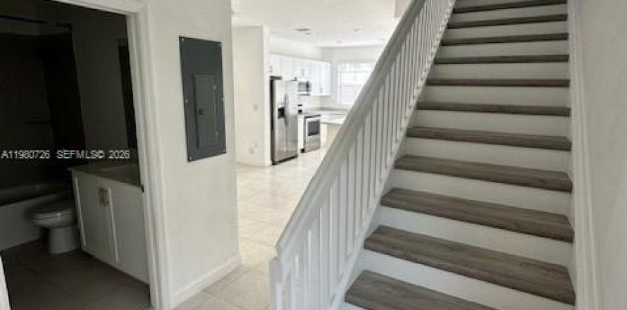 Townhouse in Homestead, Florida 3 bedrooms, 123.37 sq.m. № 2043912