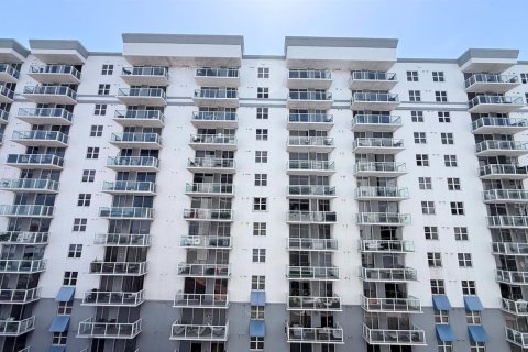 Купить кондоминиум в Майами, Флорида 3 комнаты, 63.64м2, № 2086095 - фото 24