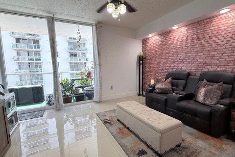 Купить кондоминиум в Майами, Флорида 3 комнаты, 63.64м2, № 2086095 - фото 7