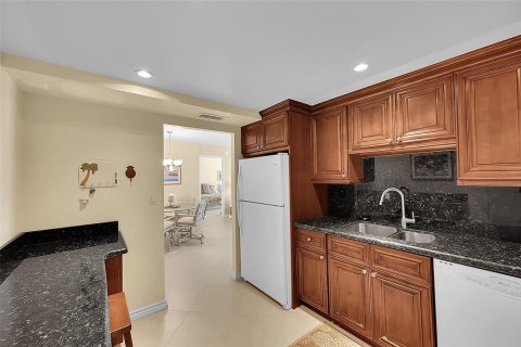 Condo in Pompano Beach, Florida, 2 bedrooms  № 2177327 - photo 5